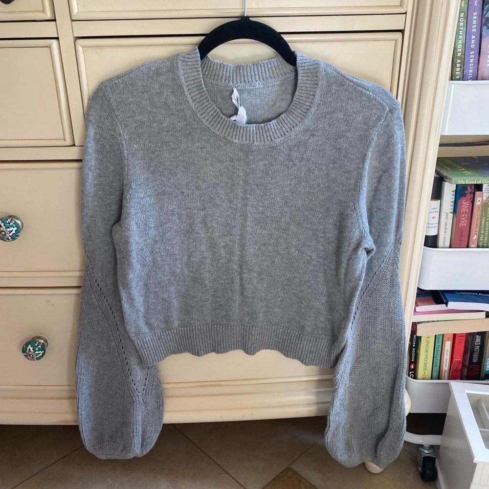 BCBGeneration Light Gray Cropped Sweater